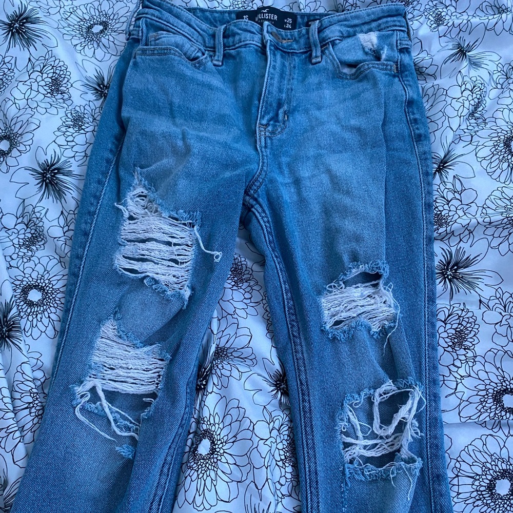 hollister jeans w/ rips